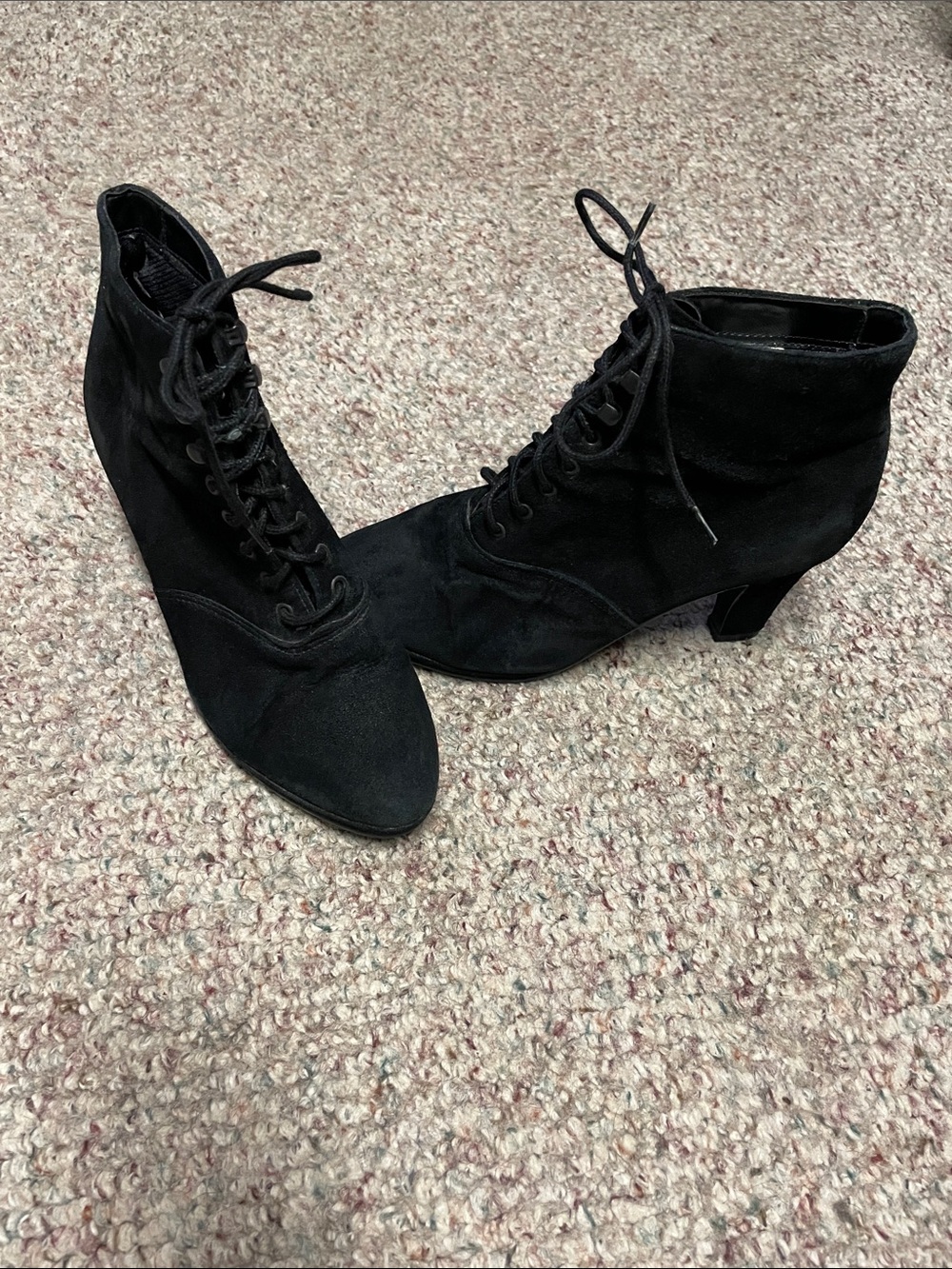 Vintage Victorian look Black suede Lace-Up Ankle Boots - Women